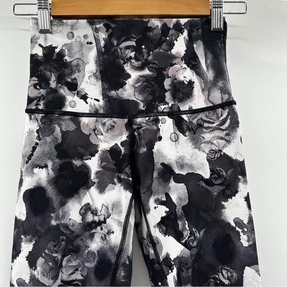 Lululemon Wunder Under Crop High Rise Leggings‎ in Obscurred Black Daisy Maeve 4 - Picture 3 of 12